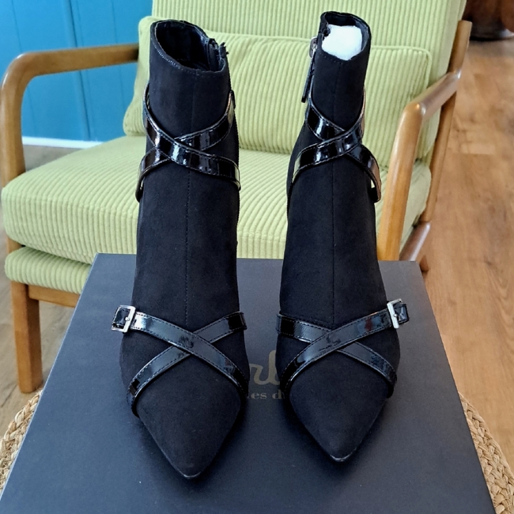CHARLES DAVID Fabulous Black Side-zip Booties w/Wrap And Buckle Detail, Size 7M